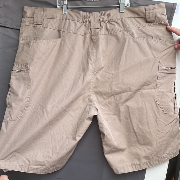 Men’s Lightweight Cargo/Utility Shorts - Picture 2 of 13